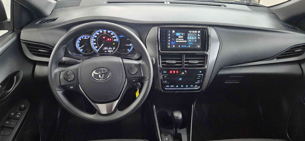 toyota yaris 1.5 16v flex xs multidrive 4p automatico 2025
