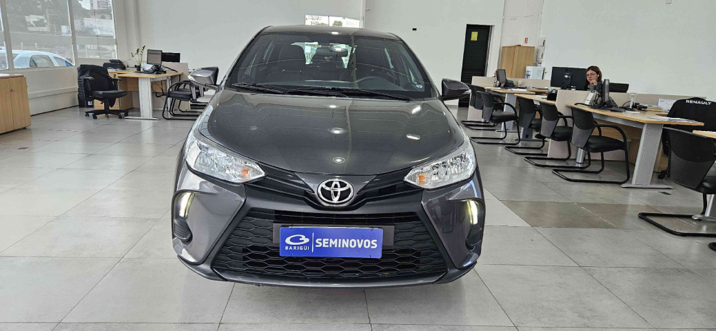 toyota yaris 1.5 16v flex xs multidrive 4p automatico 2025