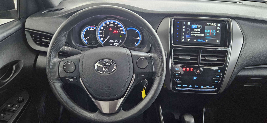 toyota yaris 1.5 16v flex xs multidrive 4p automatico 2025