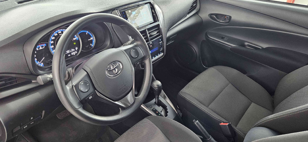 toyota yaris 1.5 16v flex xs multidrive 4p automatico 2025