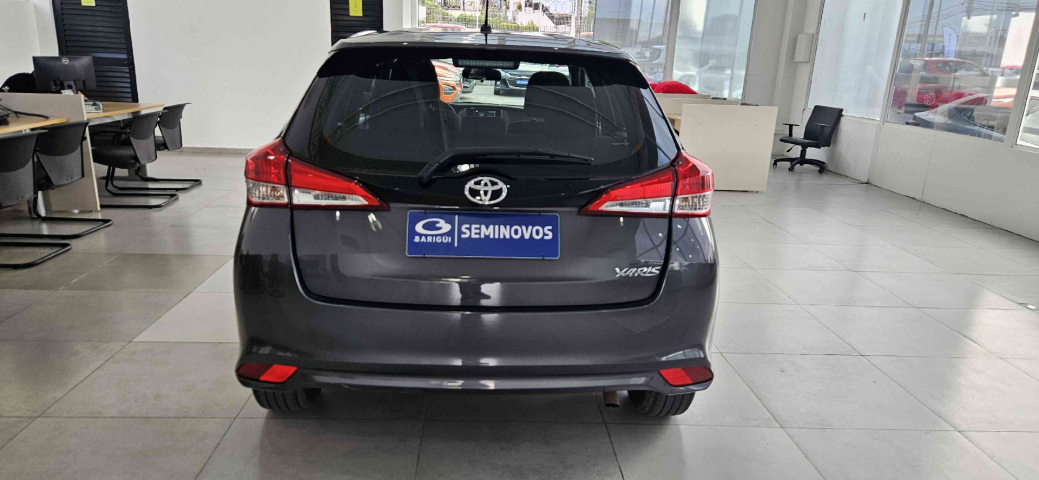 toyota yaris 1.5 16v flex xs multidrive 4p automatico 2025