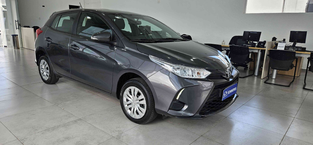 toyota yaris 1.5 16v flex xs multidrive 4p automatico 2025