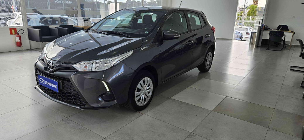 toyota yaris 1.5 16v flex xs multidrive 4p automatico 2025