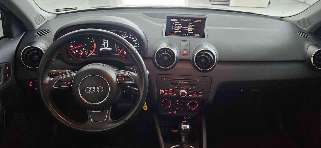 audi a1 1.4 tfsi attraction 16v 122cv gasolina 4p automatico 201311 audi a1 1.4 tfsi attraction 16v 122cv gasolina 4p automatico 201311