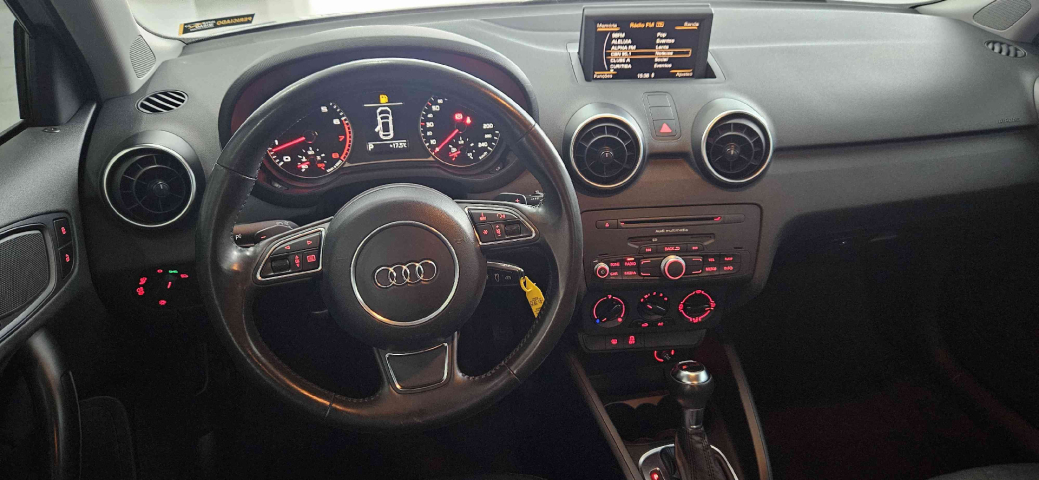 audi a1 1.4 tfsi attraction 16v 122cv gasolina 4p automatico 201312 audi a1 1.4 tfsi attraction 16v 122cv gasolina 4p automatico 201312