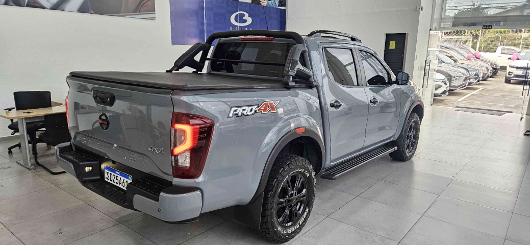 nissan frontier 2.3 16v turbo diesel pro4x cd 4x4 automatico 4p 20233
