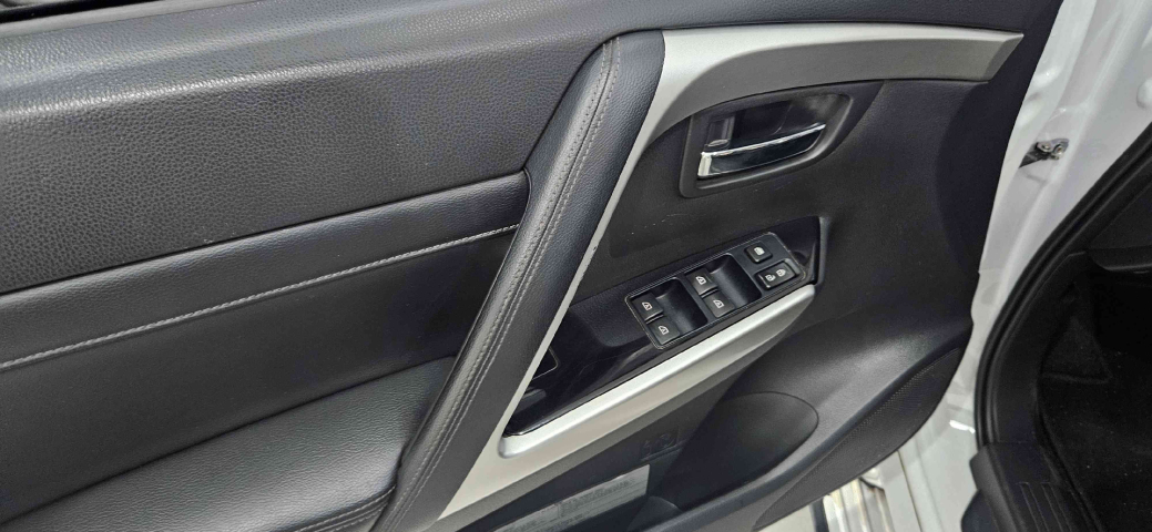 pajero sport hpe-s 4x4 2.4 tb at diesel automatico 2024/2513