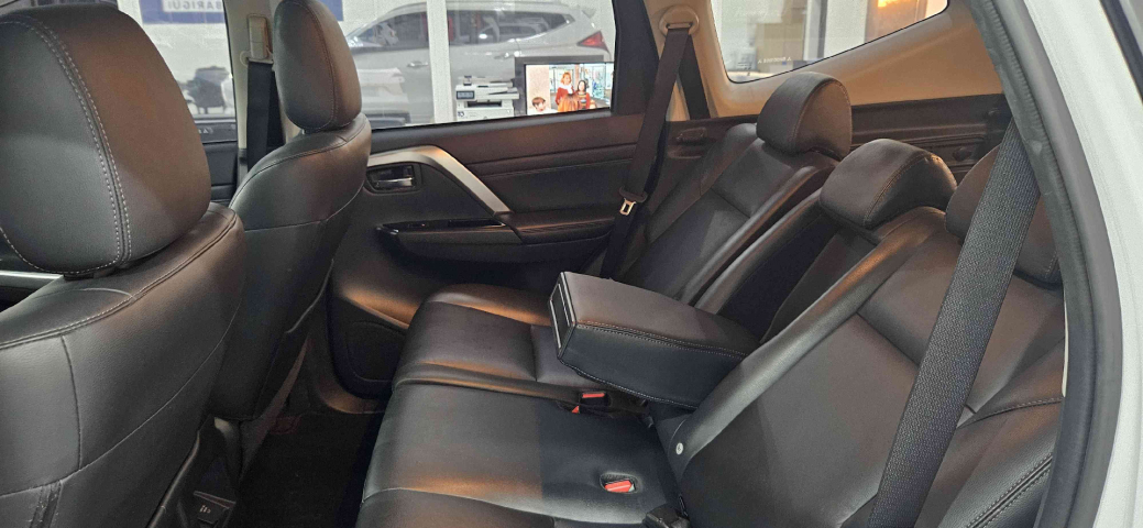 pajero sport hpe-s 4x4 2.4 tb at diesel automatico 2024/2515