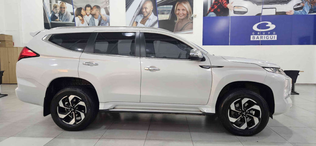 pajero sport hpe-s 4x4 2.4 tb at diesel automatico 2024/250