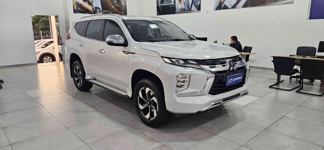pajero sport hpe-s 4x4 2.4 tb at diesel automatico 2024/251