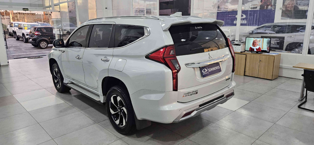 pajero sport hpe-s 4x4 2.4 tb at diesel automatico 2024/255
