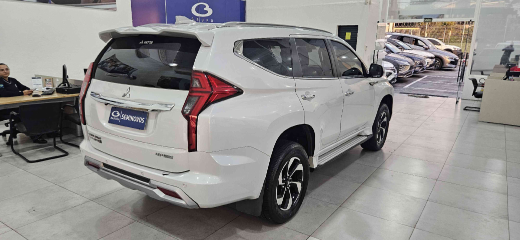pajero sport hpe-s 4x4 2.4 tb at diesel automatico 2024/257