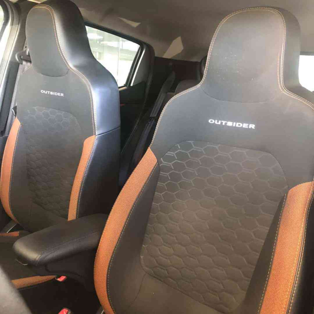 kwid outsider 1.0 12v6