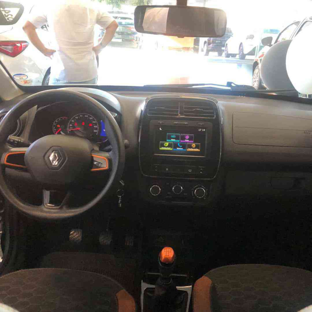 kwid outsider 1.0 12v10