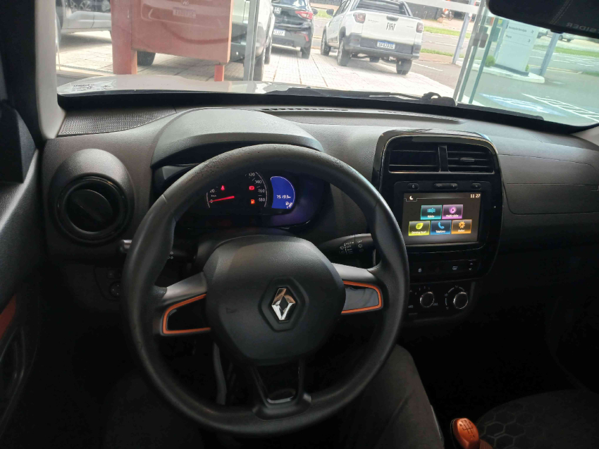 kwid outsider 1.0 12v15