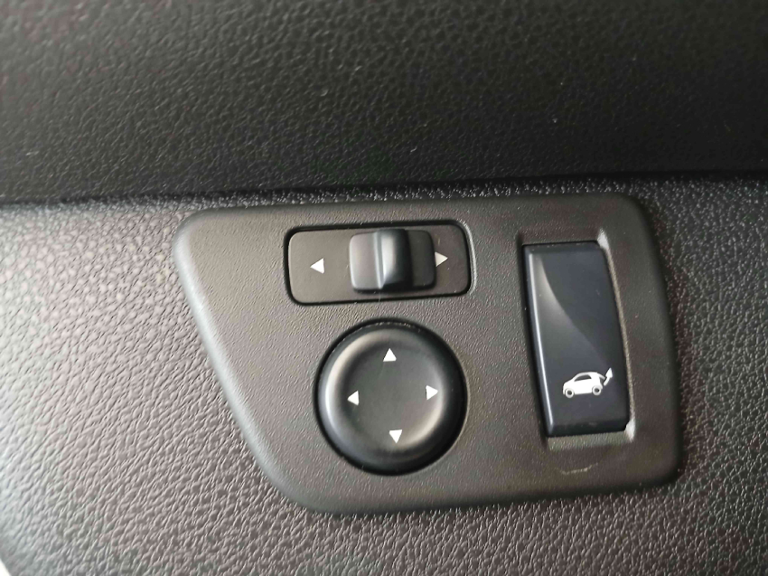 kwid outsider 1.0 12v10