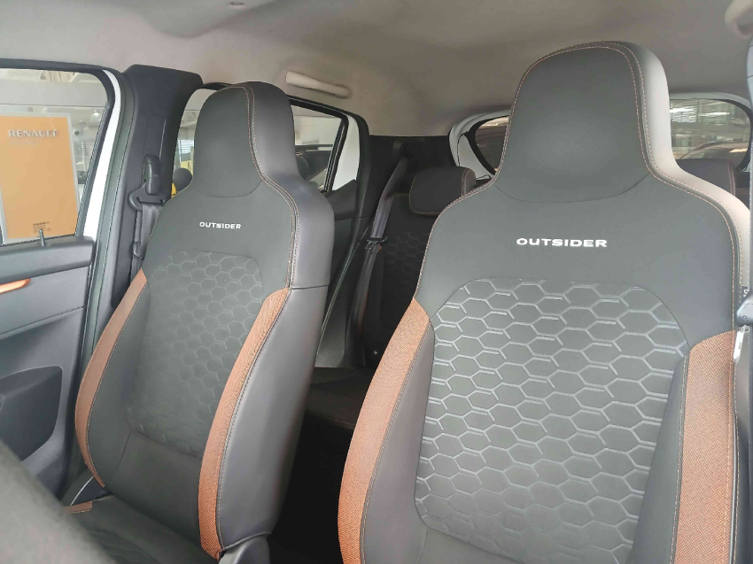 kwid outsider 1.0 12v9