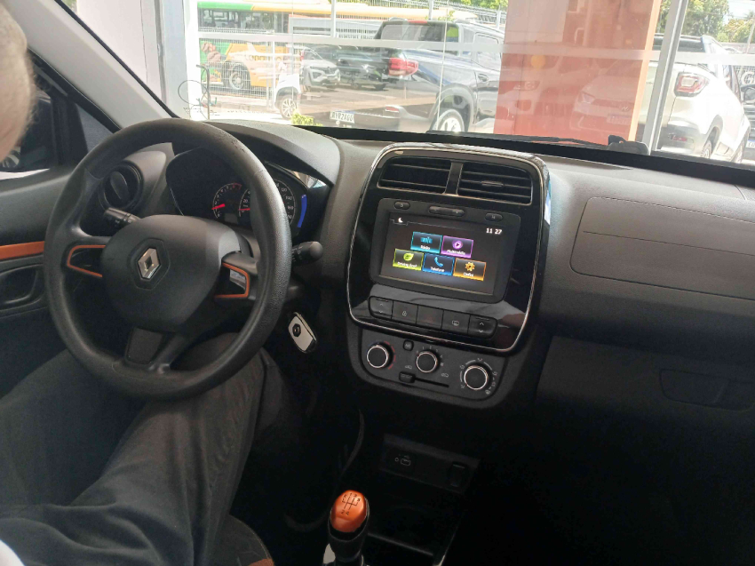 kwid outsider 1.0 12v18