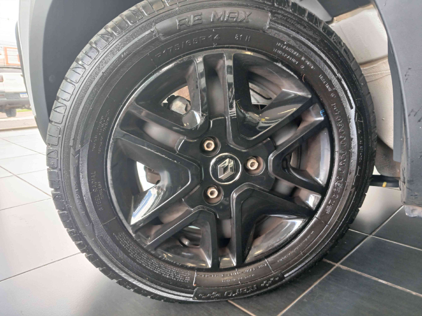 kwid outsider 1.0 12v6