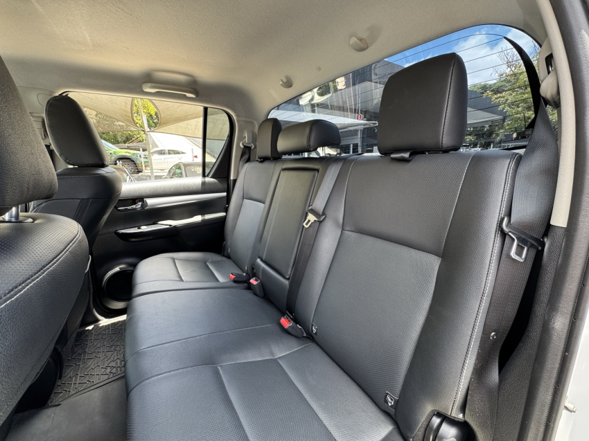 hilux cd dsl 4x4 srx at 23/249