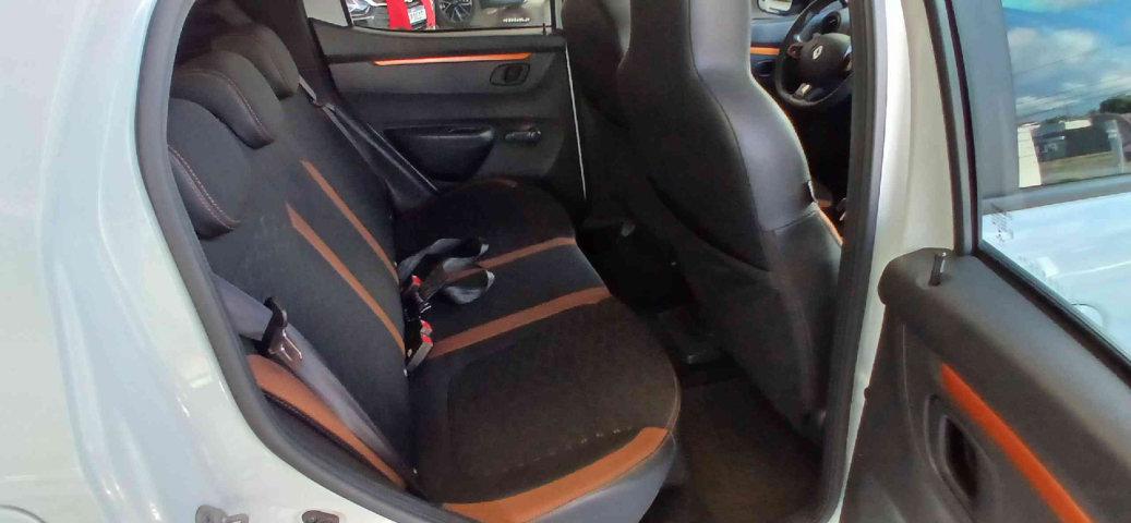 kwid outsider 1.0 mt 20205