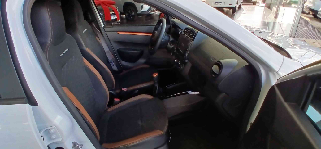 kwid outsider 1.0 mt 20207