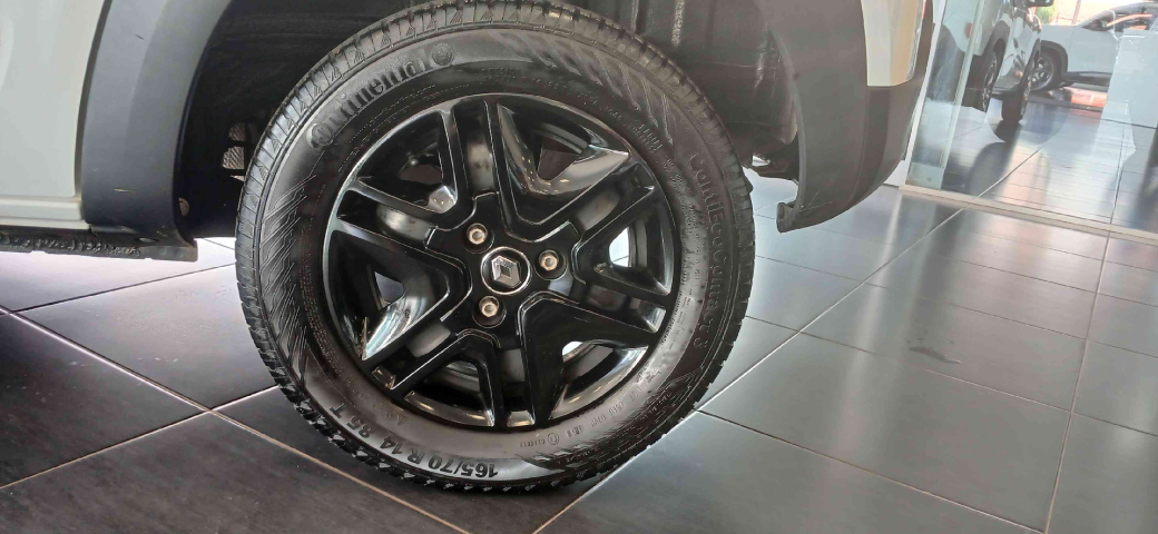 kwid outsider 1.0 mt 20203