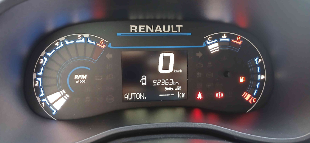 kwid outsider 1.0 12v8