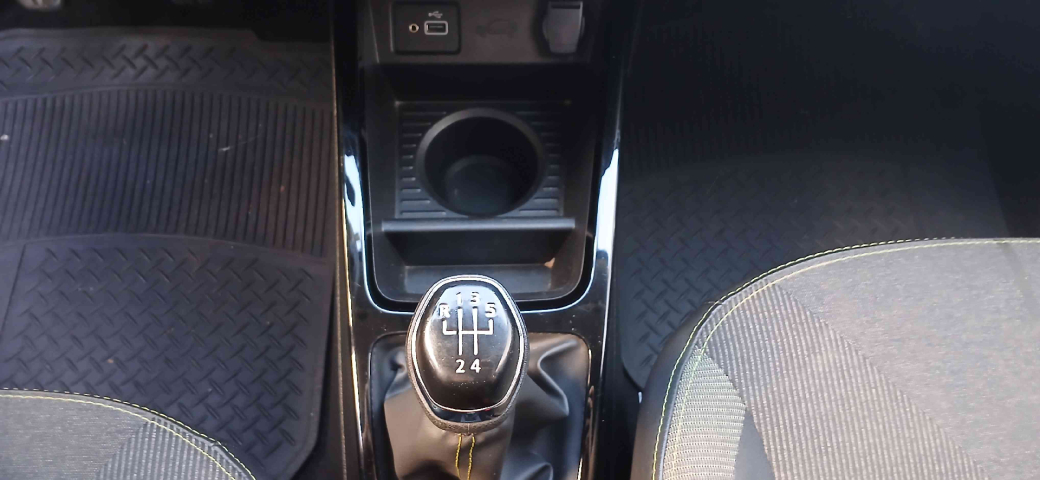 kwid outsider 1.0 12v10