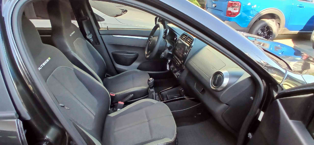 kwid outsider 1.0 12v6