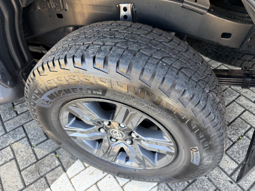 toyota hilux 2.8 d-4d turbo diesel cd sr 4x4 automatico 4p 202115