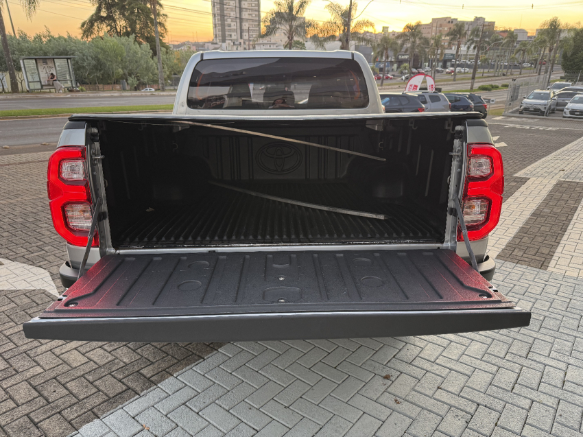 toyota hilux 2.8 d-4d turbo diesel cd srx 4x4 automatico 4p 2022