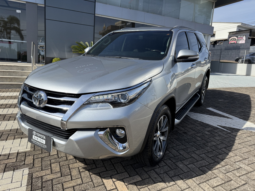 toyota hilux sw4 2.8 srx 4x4 7 lugares 16v turbo intercooler diesel 4p automatico 2017
