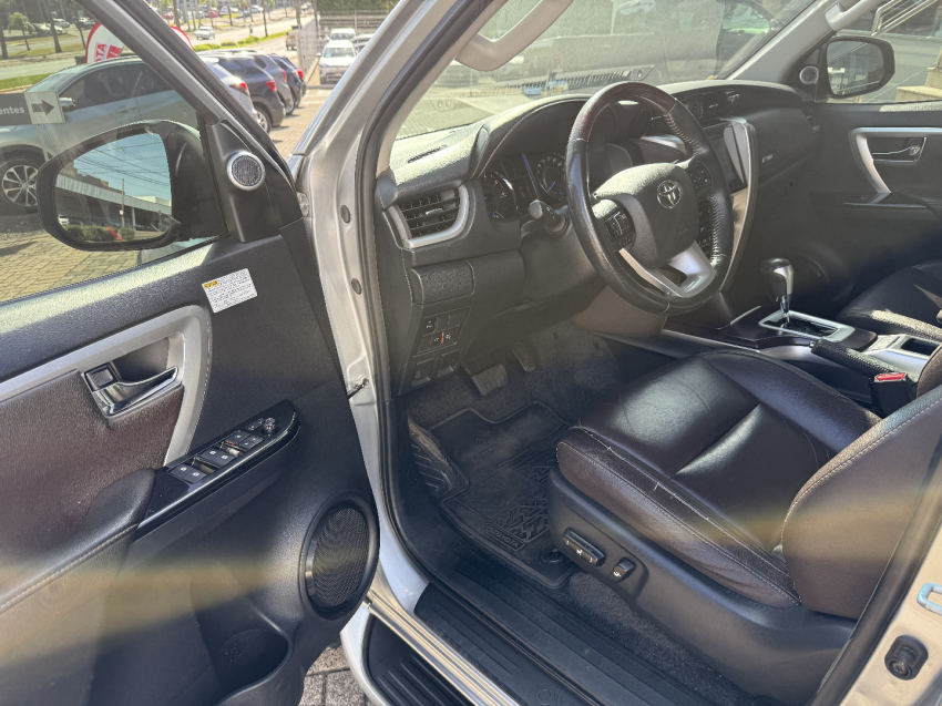 toyota hilux sw4 2.8 srx 4x4 7 lugares 16v turbo intercooler diesel 4p automatico 2017