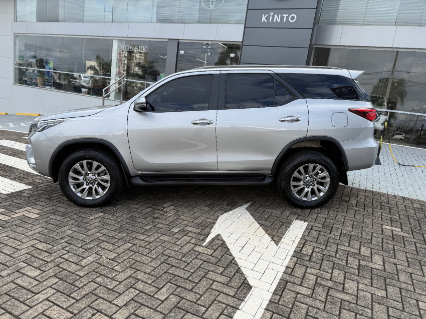 toyota hilux sw4 2.7 vvt-i flex srv 7l 4x2 automatico 4p 2021