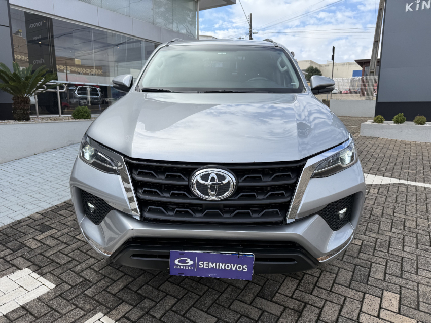 toyota hilux sw4 2.7 vvt-i flex srv 7l 4x2 automatico 4p 2021