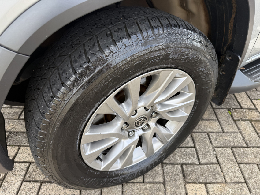 toyota hilux sw4 2.7 vvt-i flex srv 7l 4x2 automatico 4p 2021