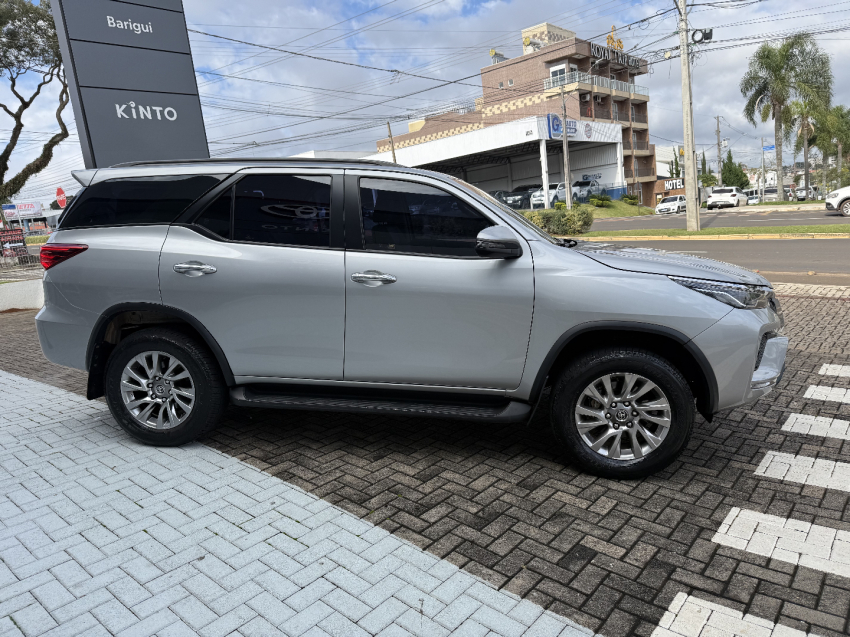 toyota hilux sw4 2.7 vvt-i flex srv 7l 4x2 automatico 4p 2021