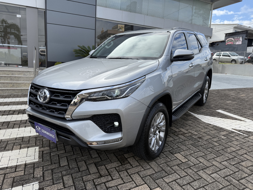 toyota hilux sw4 2.7 vvt-i flex srv 7l 4x2 automatico 4p 2021