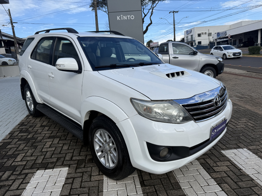toyota hilux sw4 3.0 srv 4x4 16v turbo intercooler diesel 4p manual automatico 2013 toyota hilux sw4 3.0 srv 4x4 16v turbo intercooler diesel 4p manual automatico 2013