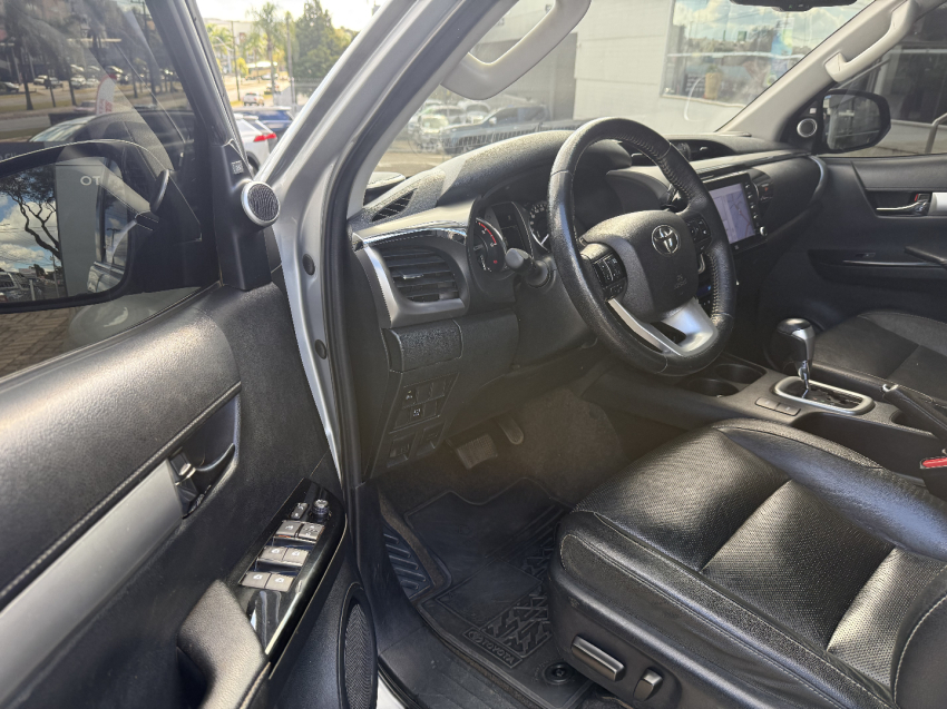 toyota hilux 2.8 d-4d turbo diesel cd srx 4x4 automatico 4p 2022