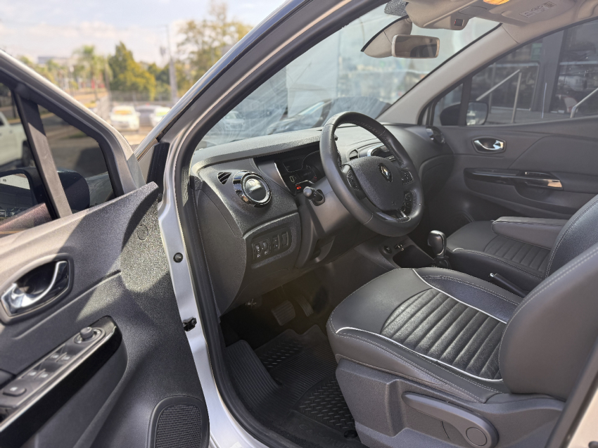 renault captur 1.6 16v sce flex intense x-tronic 4p automatico 2018