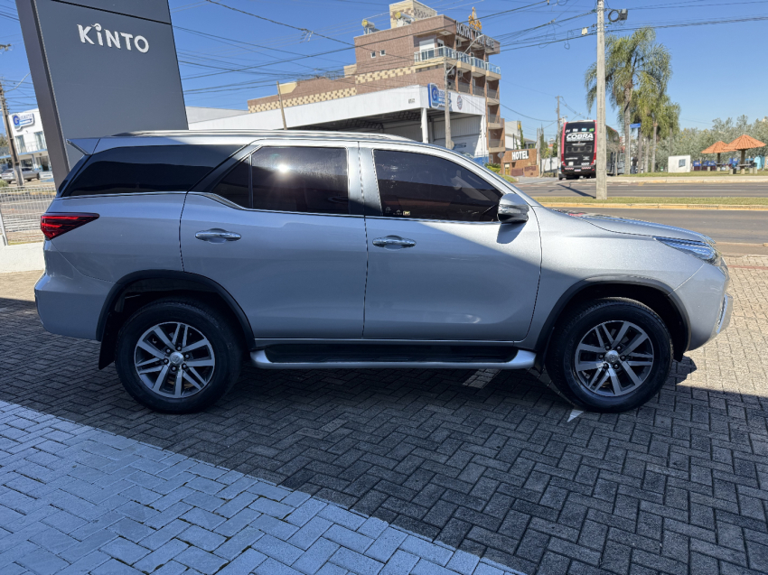 toyota hilux sw4 2.8 srx 4x4 16v turbo intercooler diesel 4p automatico 2017