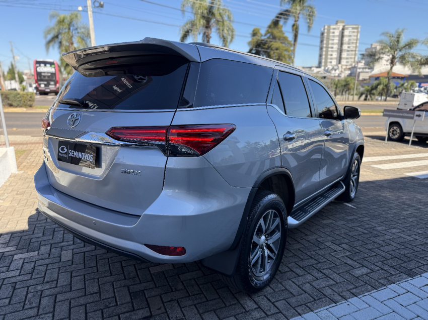 toyota hilux sw4 2.8 srx 4x4 16v turbo intercooler diesel 4p automatico 2017