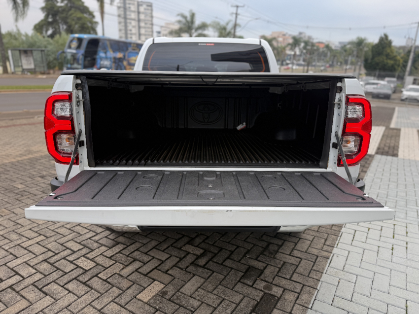 toyota hilux 2.8 d-4d turbo diesel cd srx 4x4 automatico 4p 2024
