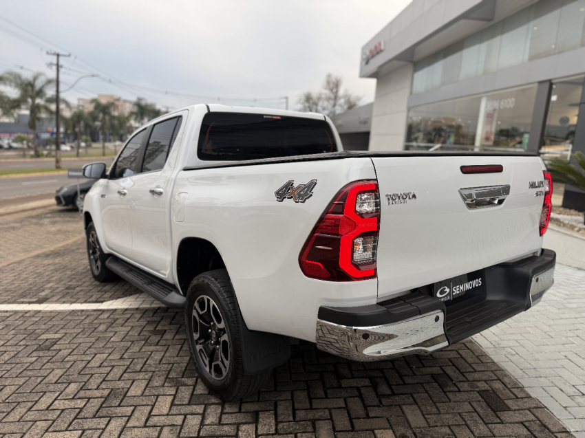toyota hilux 2.8 d-4d turbo diesel cd srx 4x4 automatico 4p 2024