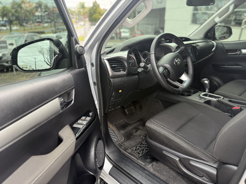 toyota hilux 2.8 d-4d turbo diesel cd sr 4x4 automatico 4p 2025