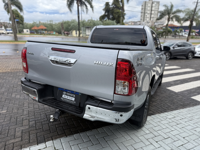 toyota hilux 2.8 d-4d turbo diesel cd sr 4x4 automatico 4p 2025