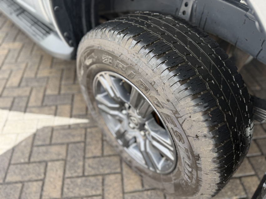 toyota hilux 2.8 d-4d turbo diesel cd sr 4x4 automatico 4p 2025