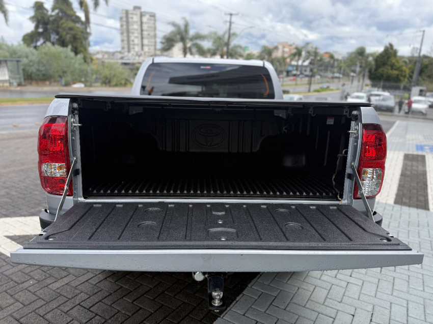 toyota hilux 2.8 d-4d turbo diesel cd sr 4x4 automatico 4p 2025